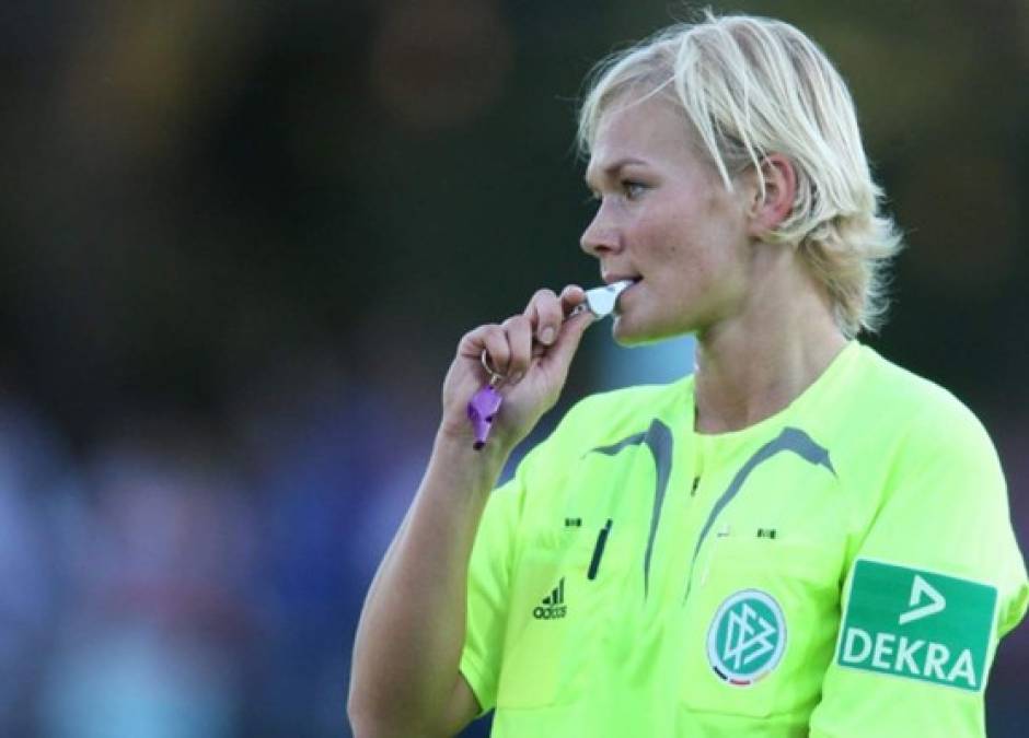 Bibiana Steinhaus es una árbitro de fútbol de origen alemán.