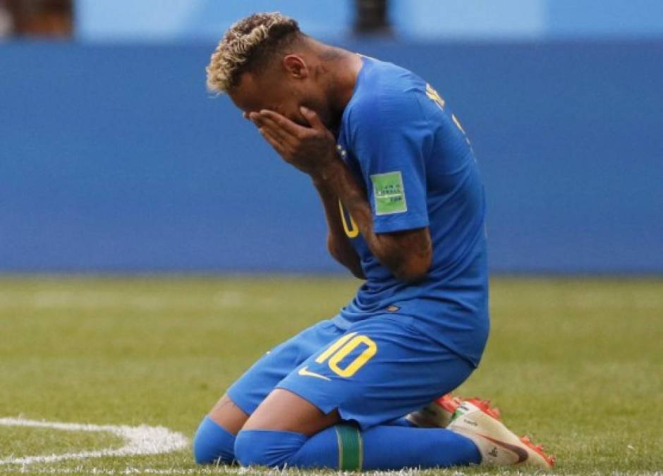 St.petersburg (Russian Federation), 22/06/2018.- Neymar of Brazil reacts after the FIFA World Cup 2018 group E preliminary round soccer match between Brazil and Costa Rica in St.Petersburg, Russia, 22 June 2018. Brazil won the match 2-0. (RESTRICTIONS APPLY: Editorial Use Only, not used in association with any commercial entity - Images must not be used in any form of alert service or push service of any kind including via mobile alert services, downloads to mobile devices or MMS messaging - Images must appear as still images and must not emulate match action video footage - No alteration is made to, and no text or image is superimposed over, any published image which: (a) intentionally obscures or removes a sponsor identification image; or (b) adds or overlays the commercial identification of any third party which is not officially associated with the FIFA World Cup) (Mundial de Fútbol, Brasil, Rusia) EFE/EPA/ETIENNE LAURENT EDITORIAL USE ONLY