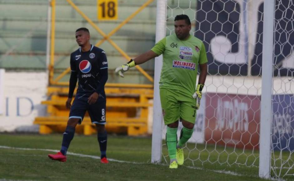 Obed Enamorado apareció de titular en el arco de la Real Sociedad ante Motagua. Es el portero 'gordito' de la Liga Nacional.