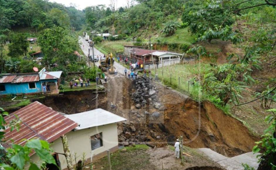 Se registraron derrumbes en lugares como El Calán, Villanueva.