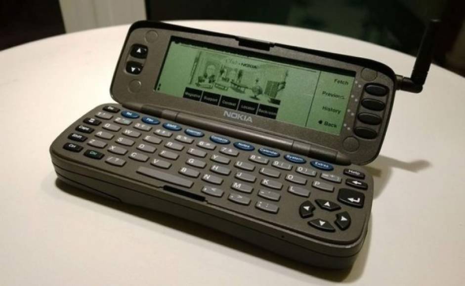 Antes de los smartphones, Nokia lanzó el 9000 Communicator en 1996. Tenía email, navegador web, fax, word processing and spreadsheet capabilities.<br/>