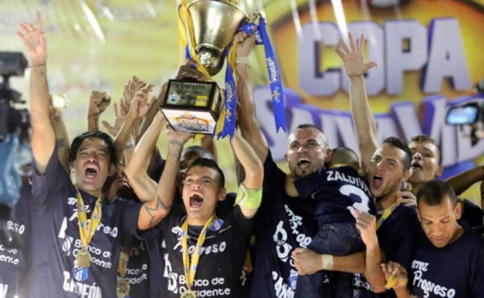 Y no podía faltar en nuestra Liga, el Honduras Progreso se coronó campeón al vencer al Motagua en el Torneo Apertura 2015.