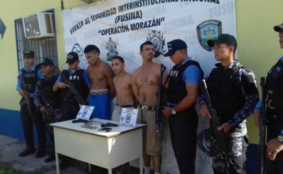 <br/><br/><br/>Tres supuestos integrantes de la Pandilla 18, sospechosos de incendiar buses en el Caribe hondureño, fueron detenidos anoche en la ciudad de La Ceiba, informó este martes la Dirección Policial de Investigaciones (DPI).<br/>