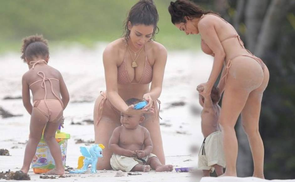 Mira las fotos de la socialité en bikini mientras toma unas vacaciones con sus hijos en México. Fotos: Dailymail