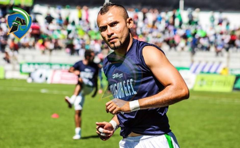 Jorge Zaldívar no seguirá en el Antigua de Guatemala y regresará al fútbol hondureño para jugar con el Vida, así lo anunció el técnico de los cocoteros Héctor Castellón.