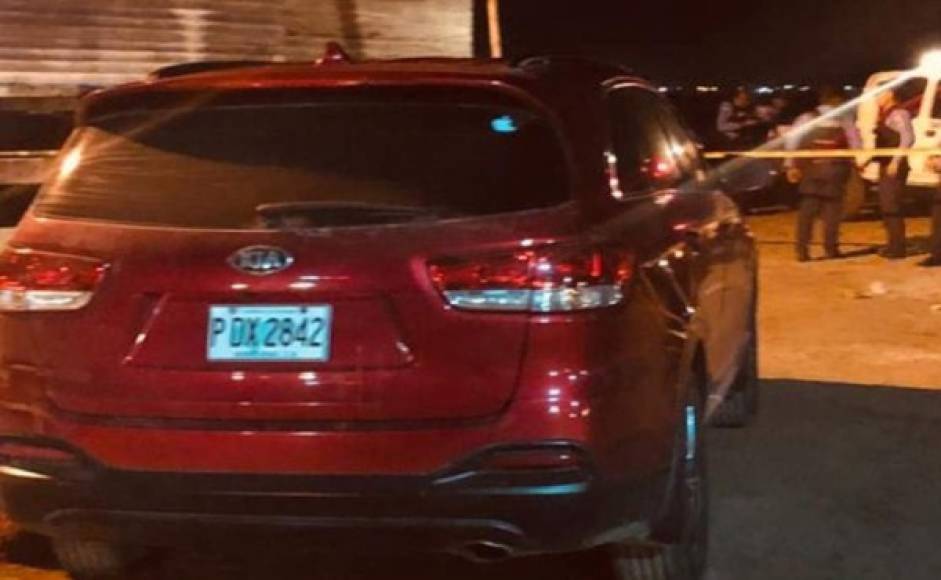 Este carro iban a usar Gerson Coto y su amigo al salir del restaurante en Puerto Cortés, pero segundos antes fueron tiroteados.