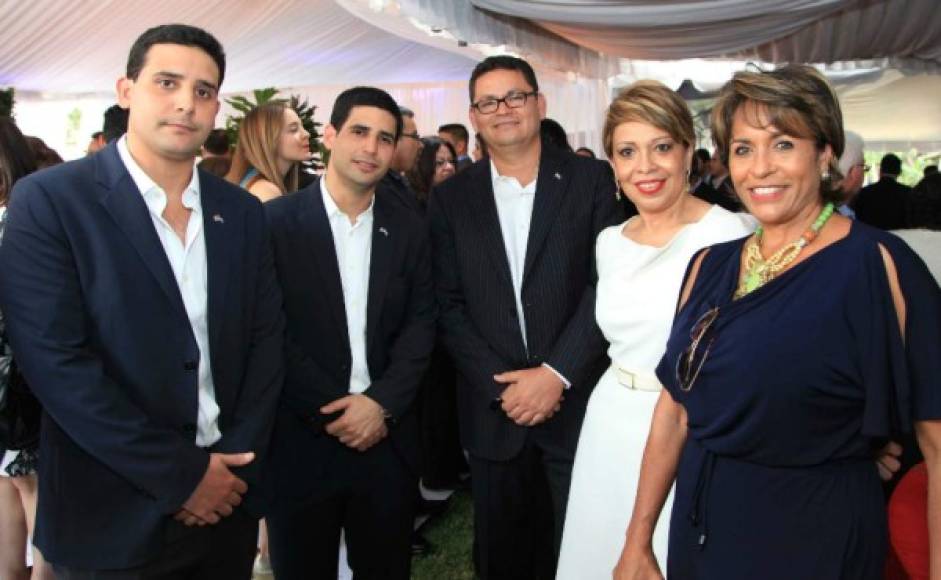 Claudio y Rachid Maalouf, Marlon Escoto, Josefina Pérez y Nora Schauer .