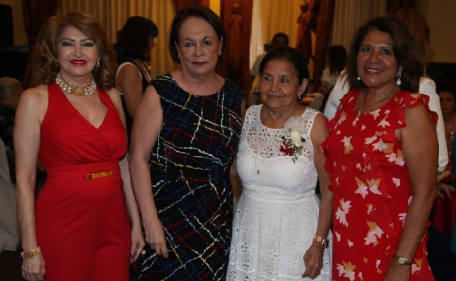 Maritza Lara, Rosario Núñez, Susie Moya y Vilma Karow.