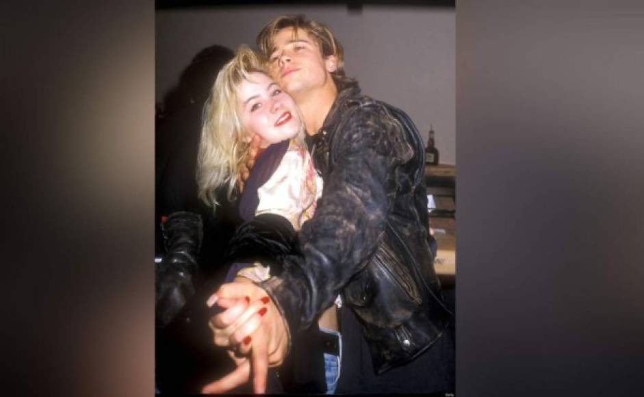 Brad Pitt y Christina Applegate: Mientras Taylor Swift estaba naciendo, en 1989, Brad Pitt y Christina Applegate formaron una de las parejas soñadas de la época.