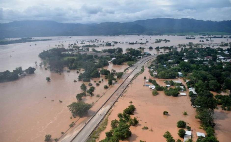 La zona norte de Honduras, ya agonizante por la tormenta Eta recibió un golpe fulminante con el paso de Iota.