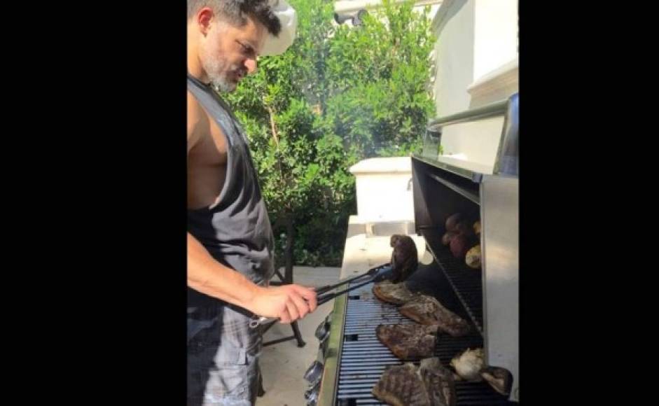Sofía Vergara compartió una foto de Joe Manganiello asando carne.