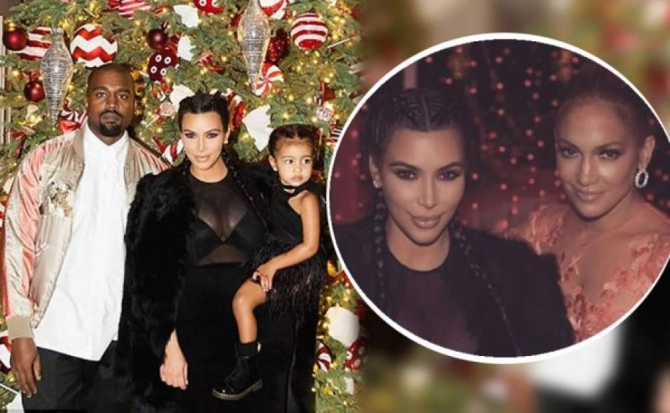 Kim Kardashian junto su esposo Kanye West y su hija North. En la otra imagen junto a su amiga Jennifer López.
