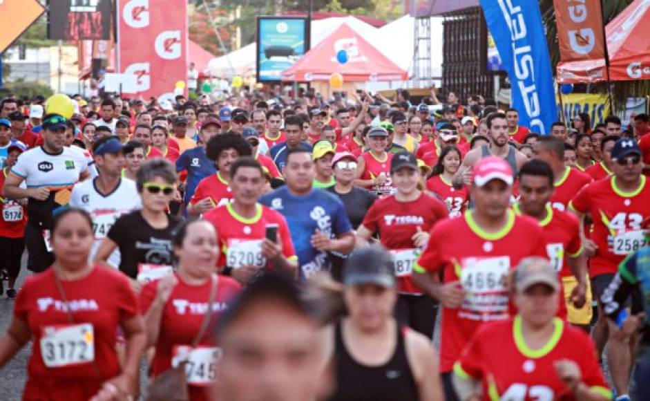 Fue una gran fiesta. Más de 6,000 corredores aceptaron el reto de correr en la 43 edición de la Maratón Internacional de LA PRENSA. <br/>