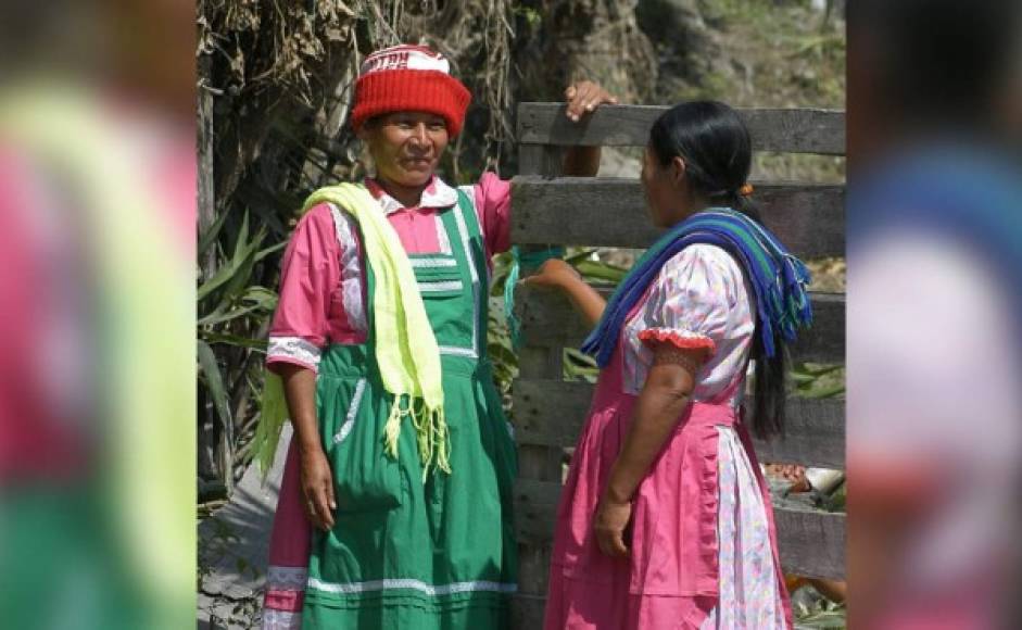 Mujeres lencas en el municipio de Santa Cruz en Lempira.