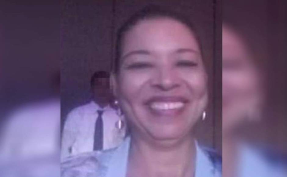 La Fidelia Odette Andonie de 56 años murió por coronavrirus en la clínica periférica del Instituto Hondureño de Seguridad Social (IHSS) ubicada en la colonia Calpules de San Pedro Sula. 'Otra heroína que se nos va, la Dra. Fidelina Andonie, paz a su alma y resignación cristiana a sus familiares', escribió en redes sociales el doctor Carlos Umaña.