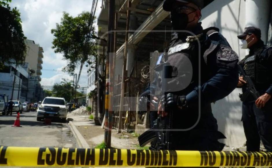 La Policía investiga quiénes cometieron este homicidio múltiple en San Pedro Sula y cuál es la causa.