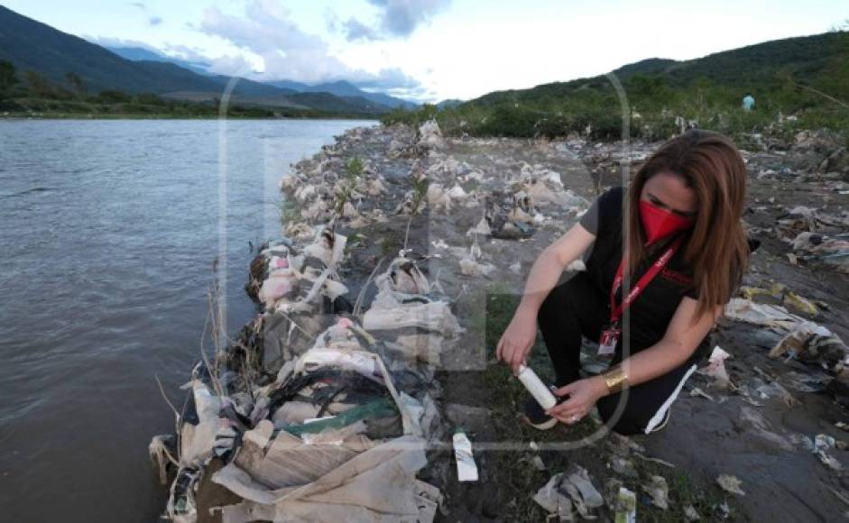 LA PRENSA recorrió varios poblados de Guatemala, adonde evidenció la cantidad de basura que baja desde la capital y se le acumulan los desechos de otros 90 municipios. En la aldea El Rancho, el río Motagua va dejando parte de sus desechos.<br/>