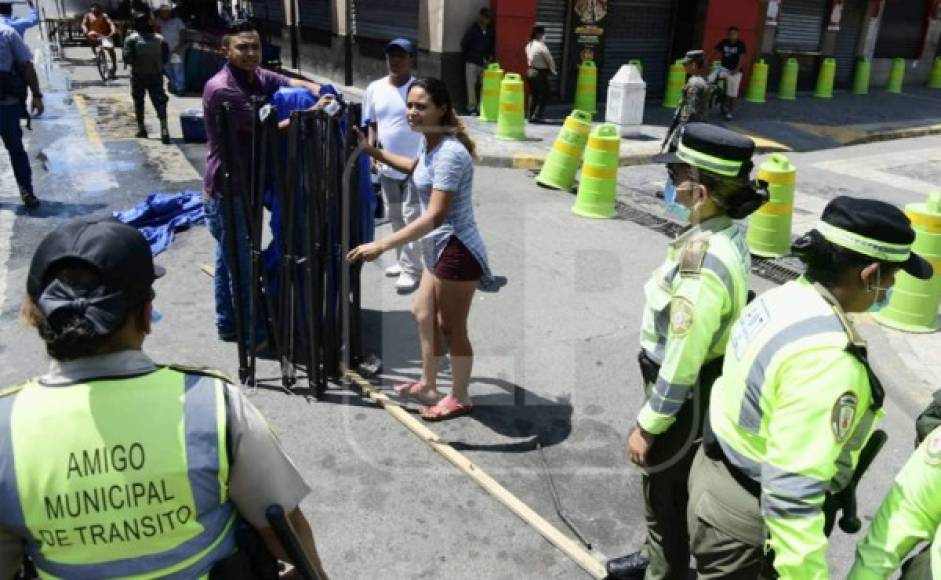 La Policía Municipal informó tras el desalo harían un inventario de todo lo decomisado a los vendedores.