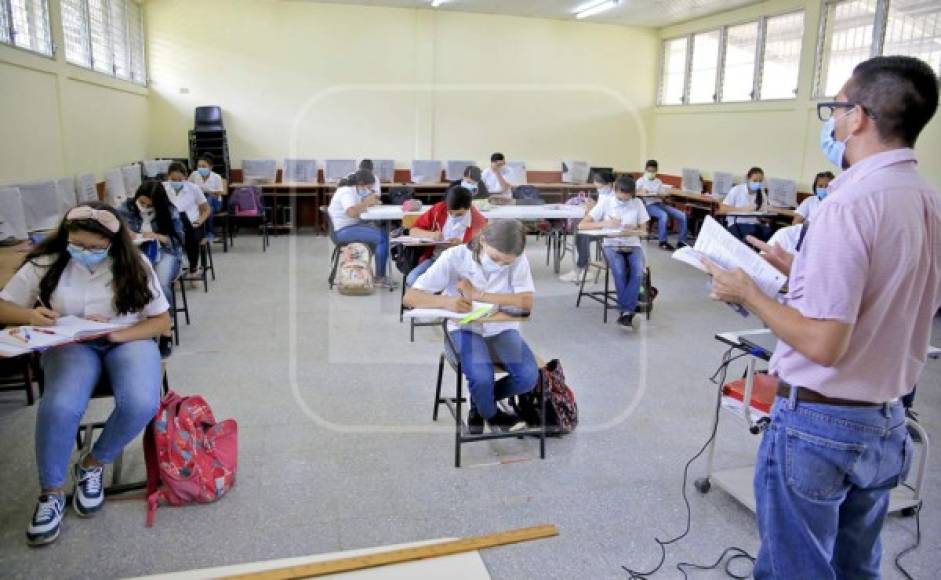 Ejemplo de creatividad es el que se dio en el centro de educación prebásica Juan Ramón Molina en el casco urbano del municipio de San Francisco del Valle, adonde con esfuerzo de los padres de familia, docentes, Municipalidad y autoridades educativas se adquirieron mesas de trabajo con cabinas que aíslan a los niños y que puedan trabajar en el aprendizaje.<br/>