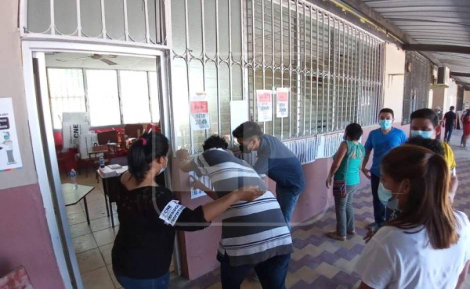 Gracias al trabajo de autoridades locales y fuerzas vivas en el Valle de Sula, algunos de los centros de votación lograron estar listos a tiempo.