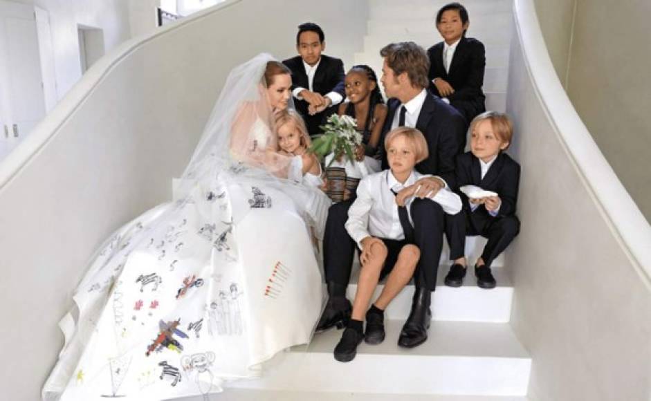 Angelina Jolie lleva a sus seis hijos a todos lados con ella, sin embargo, pronto tendrá que ir despidiendo a sus retoños del nido, porque van creciendo a ritmo acelerado. <br/><br/>Mira cómo están Maddox (16), Pax (14), Zahara (13), Shiloh (11) y los gemelos Vivienne y Knox (9).
