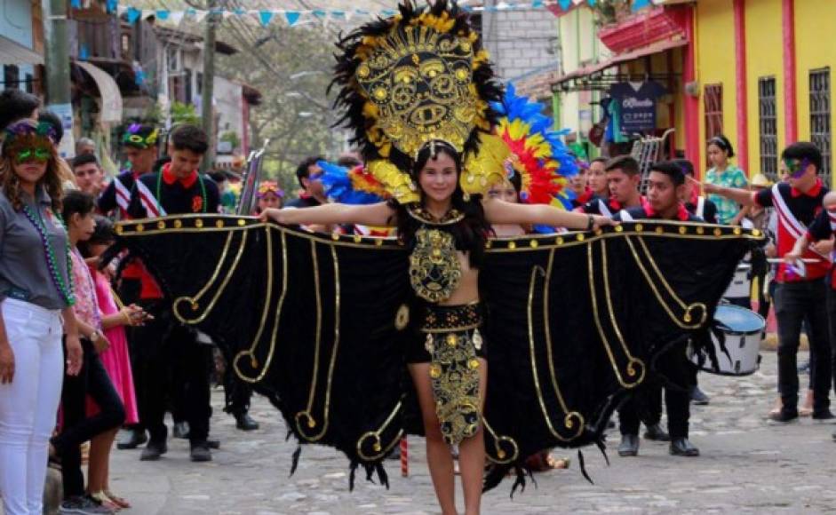 En el desfile de Mojigangas estuvo presente la banda del Instituto Dr. Jesús Núñez Chinchilla.