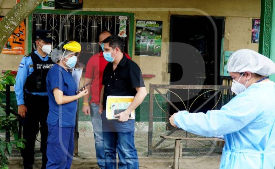 En el sector de Los Caraos, autoridades de la Región de Salud, bomberos y Policía Nacional montaron operativos para investigar los casos de intoxicación y decomisar las botellas de ese tipo de licor.