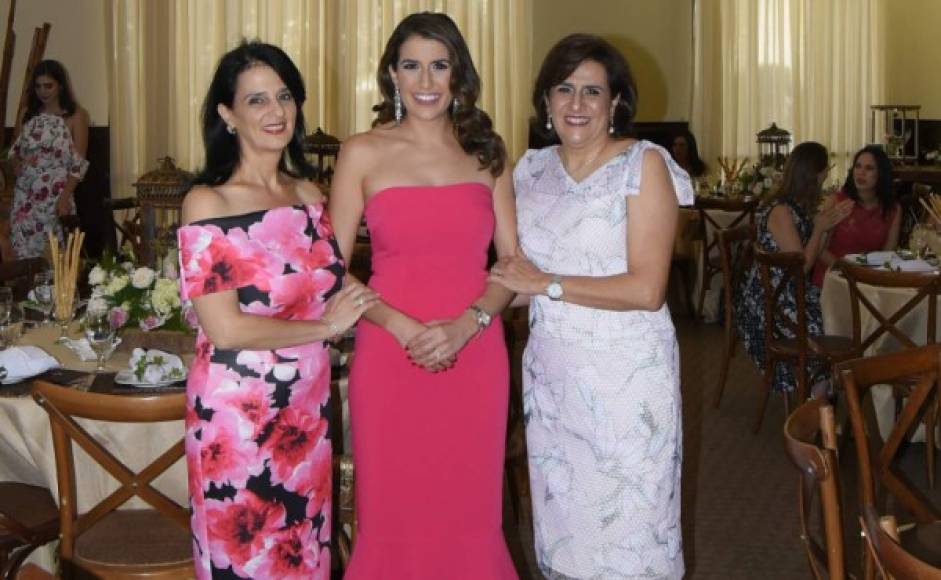 Karla Mena de Facussé, Sophie Adelle Andonie y Rosemary Zummar de Andonie.