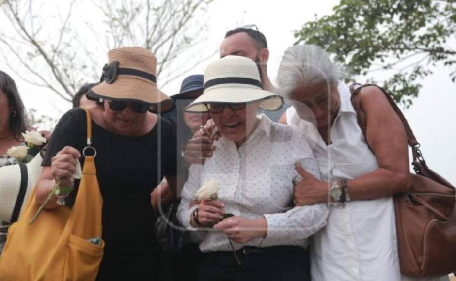 Familiares de la docente lamentaron y repudiaron el terrible hecho.