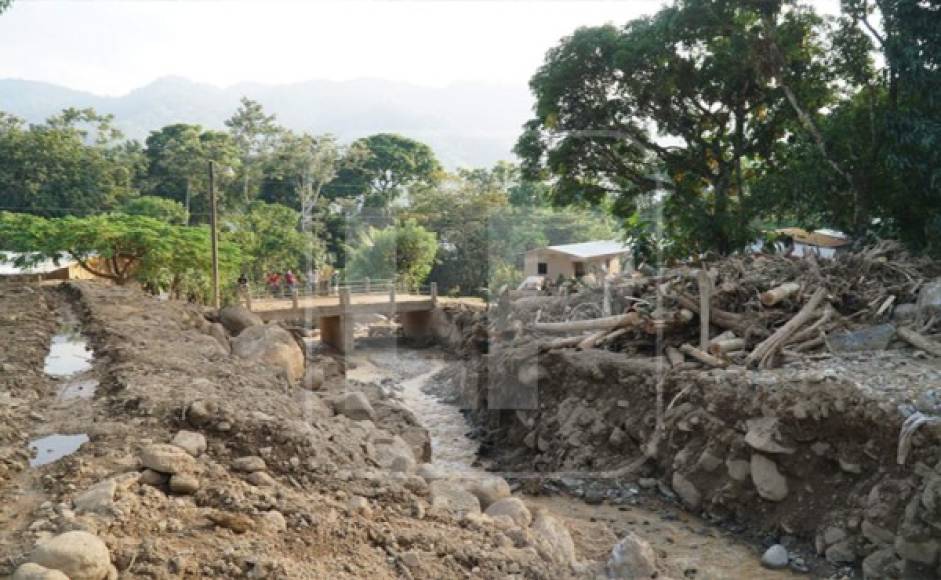 La familia Sabillón quedó marcada por las crecida de la quebrada producto de las lluvias dejadas por Eta.