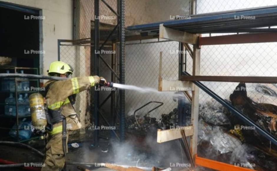 El incendio estuvo a punto de generar una tragedia mayor pero afortunadamente no hubo lesionados ni pérdidas humanos.