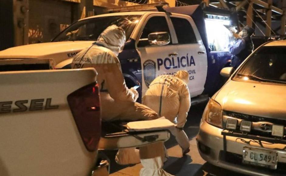 Tras cometer el ataque, los sicarios se fueron de la zona en un taxi con placas AAP 3896 y con número de registro 1078. Fotos EFE y AFP