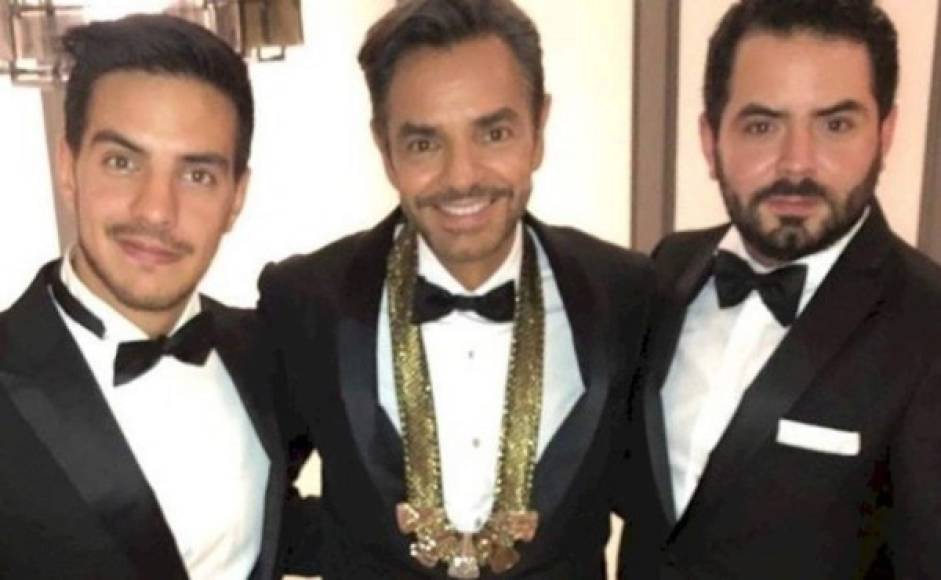 José Eduardo Derbez (d), el hijo del comediante Eugenio Derbez y la actriz Victoria Ruffo, habría pagado a su ex novia Bárbara Escalante para ocultar sus preferencias sexuales, según informó el tabloide mexicano TV Notas.<br/><br/>