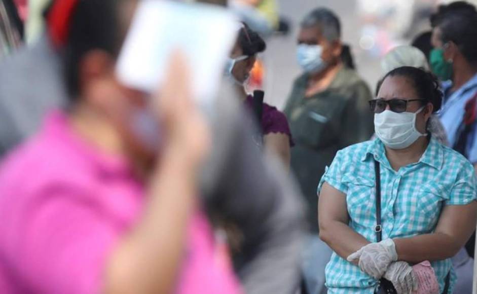 La violencia también pone en riesgo la integridad física y emocional de las mujeres, afirmó la directora de la ONG Grupo Sociedad Civil, Jessica Sánchez.<br/>Antes de la pandemia de la COVID-19, según la activista, 'la epidemia eran los feminicidios y la violencia doméstica' en Honduras.<br/>'Nos enfrentamos a un escenario bastante fuerte, solo en marzo se registraron 17 feminicidios a pesar del encierro', subrayó.