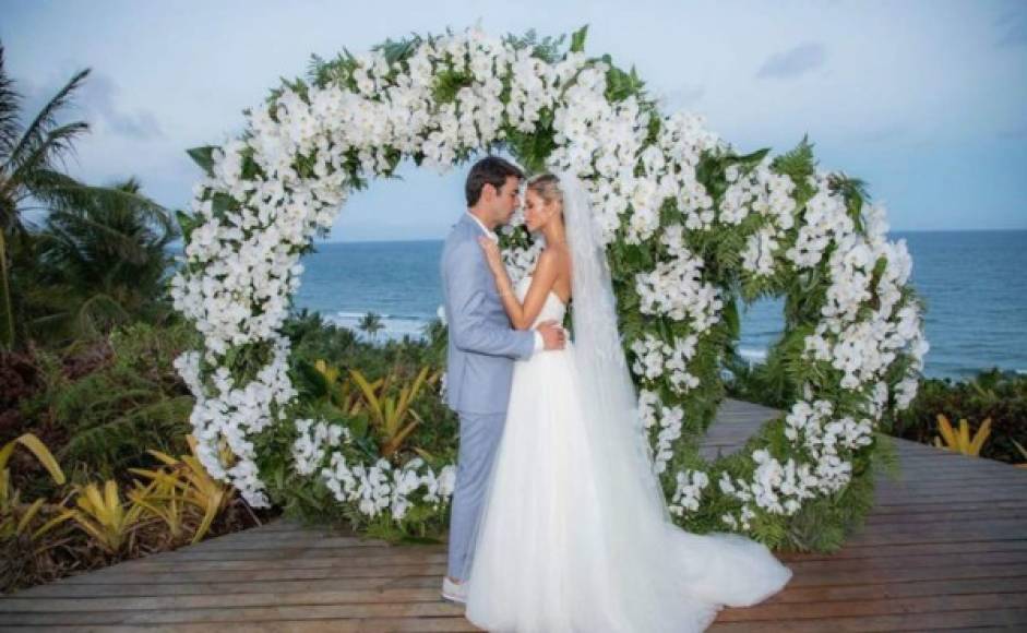 El exjugador del Real Madrid, Kaká, se casó con la modelo brasileña Carolina Dias, en una boda de ensueño.