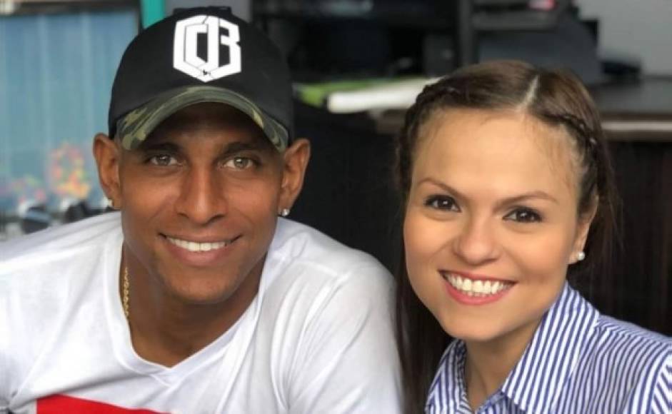 El futbolista hondureño dio el gran paso al proponerle nuevamente matrimonio, pero esta vez por la iglesia a su amada Karen 'Tita' Torres.