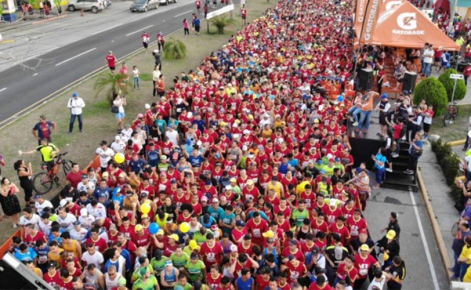 Una vez más, la Maratón Internacional de LA PRENSA puso a vibrar a San Pedro Sula luego que este domingo 16 de junio celebrara con éxito la 43 edición de la carrera más importante de Honduras. <br/><br/>En esta edición se hizo historia: en ningún otro evento de este tipo a nivel nacional se ha llegado a reunir tal cantidad de hondureños.