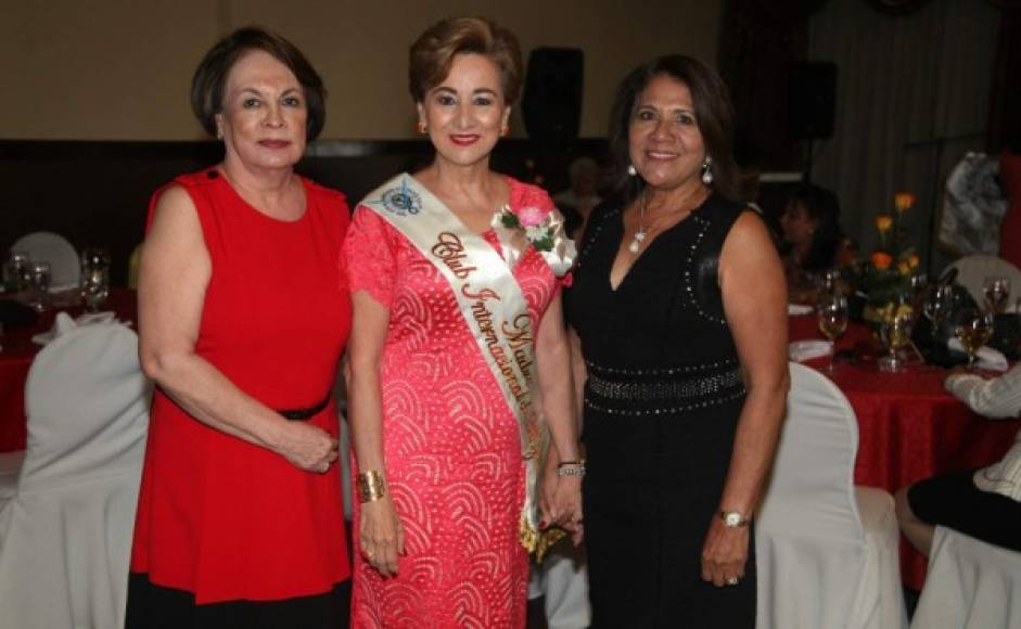 Rosario Núñez, Lissette Simón de Nassar y Vilma Karow.