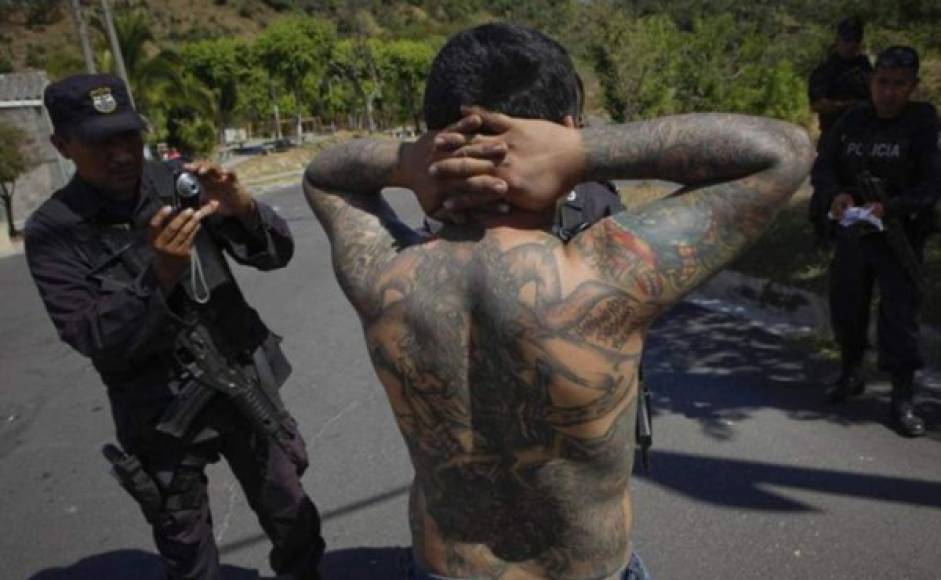 Los pandilleros o personas ligadas a estos que se infiltraron en los cuerpos de Seguridad de El Salvador entre el 2010 y 2016 rondaron los 600, de acuerdo con información oficial a la que Efe tuvo acceso hoy.