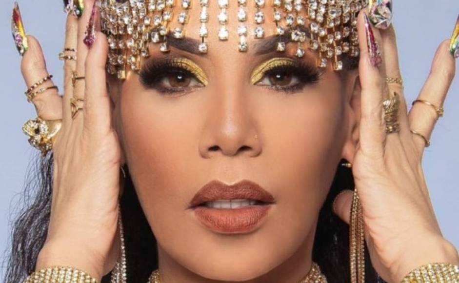 Ivy Queen, la reina del regueatón está dando que hablar por su baño de juventud que divulga en su cuenta de Instagram.