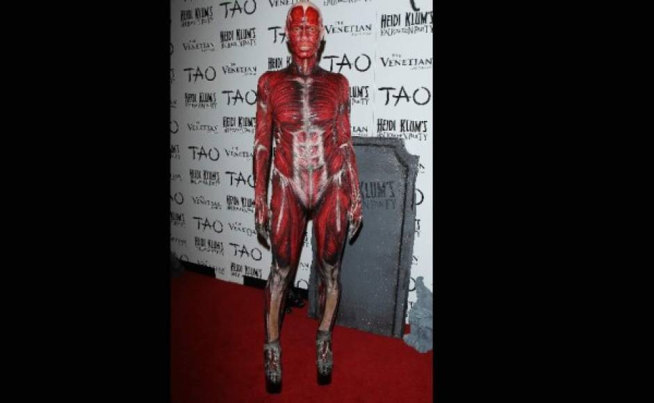 En 2011, sorprendió luciendo como si uno de los cuerpos de 'Bodies: The Exhibition' se tratase.