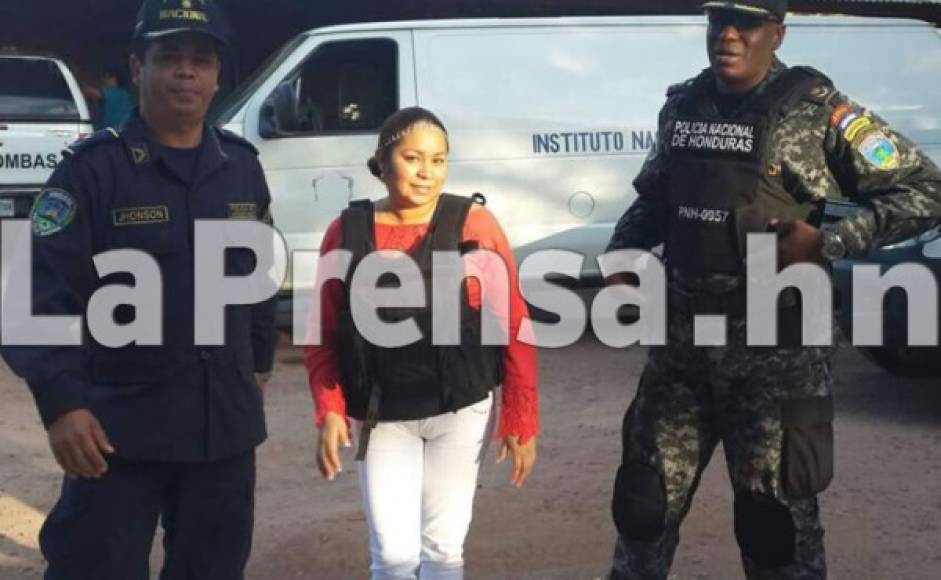 Marlen Griselda Amaya Argueta previo a ser trasladada de los Cobras al aeropuerto internacional Toncontín.
