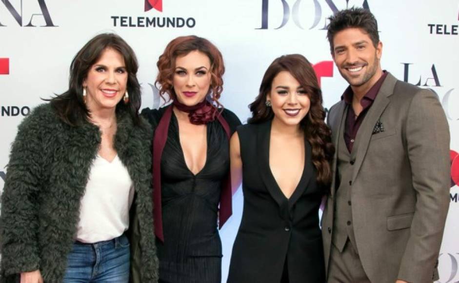 (De izq. a der.) Rebecca Jones, Danna Paola, Aracely Arámbula y David Chocarro participan en la nueva producción de Telemundo 'La Doña'.<br/>