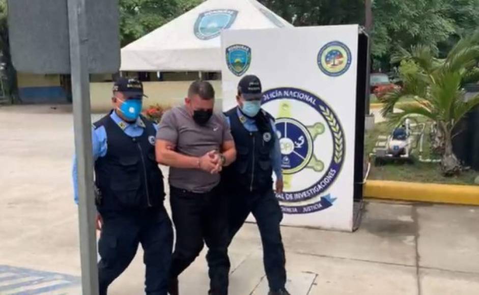 En esta imagen aparece el sospechoso arrestado en un punto del departamento de Francisco Morazán.