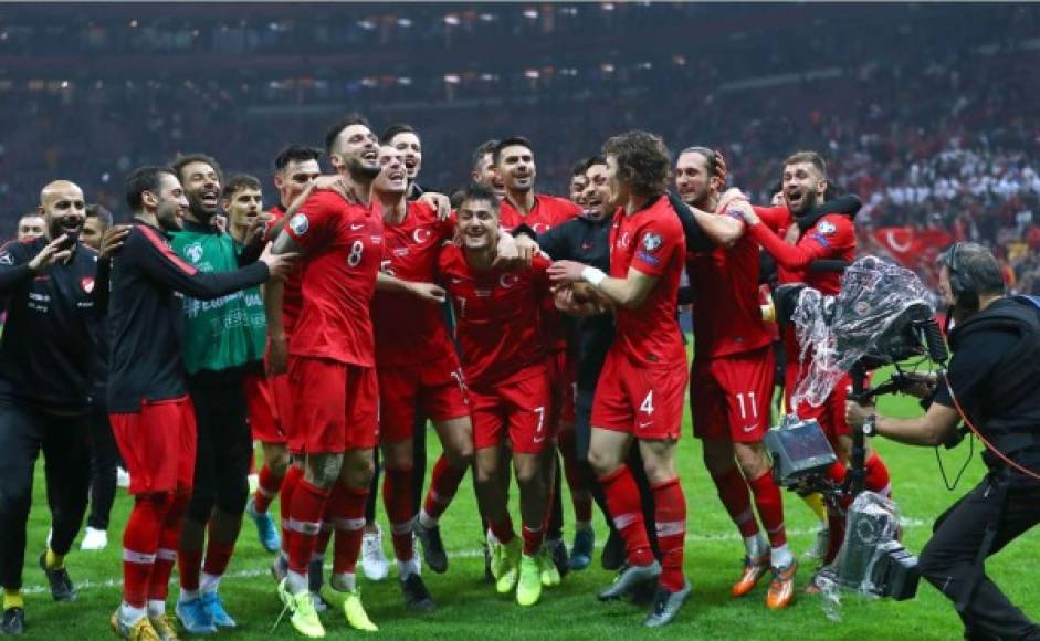 Turquía - La selección turca se ha clasificado para cinco de las últimas siete Eurocopas después de clasificarse por primera vez en 1996.