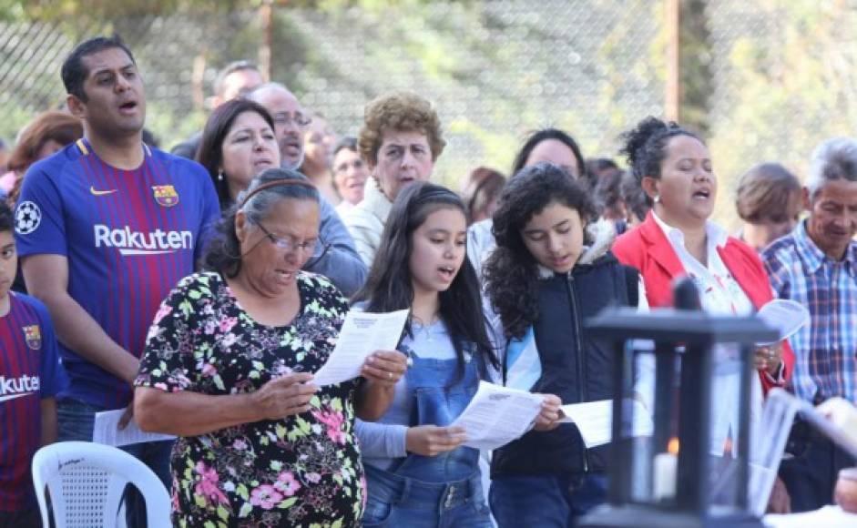 Devotos cantaron a la morenita en la aldea El Piligüín.