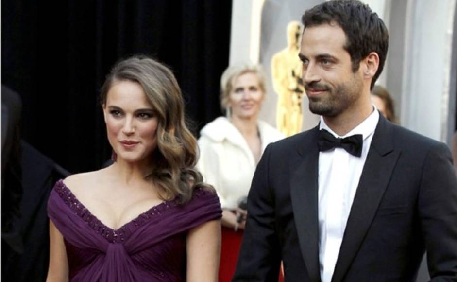 Natalie Portman: La protagonista de 'Cisne Negro' se enamoró en 2009 del coreógrafo Benjamín Millepied, quien estaba esperando un bebé con otra mujer. Al poco tiempo de la finalización del filme, él dejó a la madre de su hijo y se fue con Portman, quien quedó embarazada al poco tiempo. Ahora tienen a Aleph Portman-Millepied.