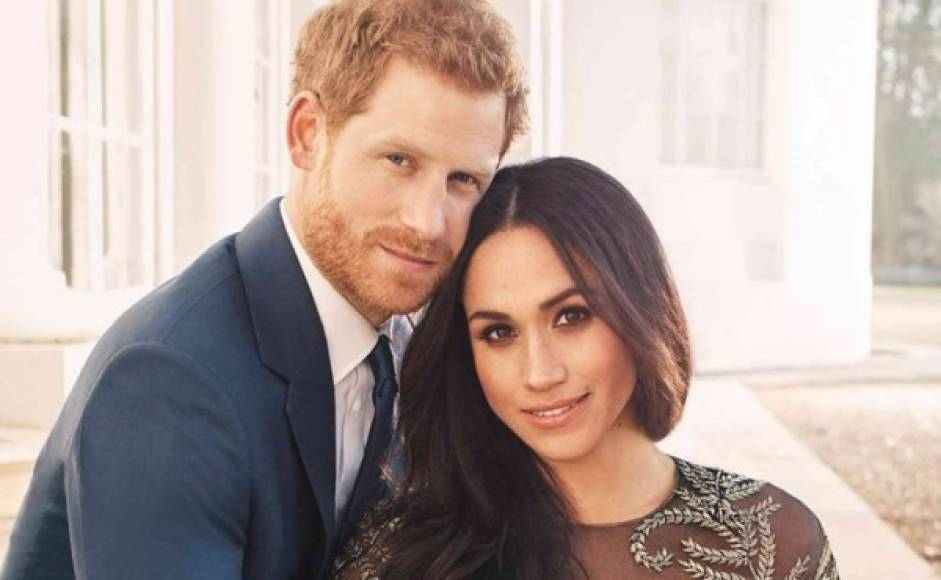 Su historia comenzó con amor a primera vista, pero el cuento de hadas se convirtió en un suplicio para la pareja principesca que decidió renunciar a sus funciones reales. <br/><br/>Estas son cinco etapas clave en la relación de Harry y Meghan.