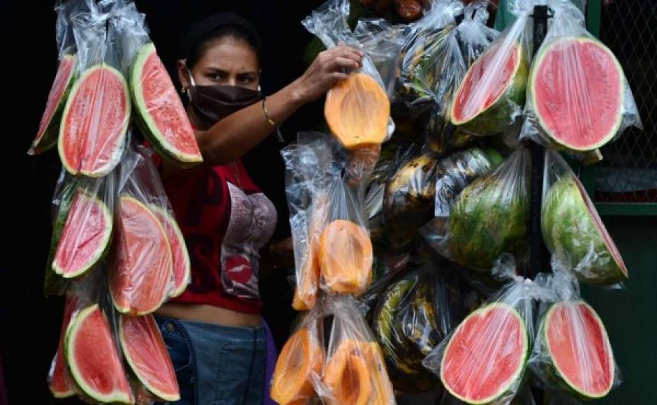 Los vendedores también están tomando sus precauciones para vender sus productores en los mercaditos de Tegucigalpa.