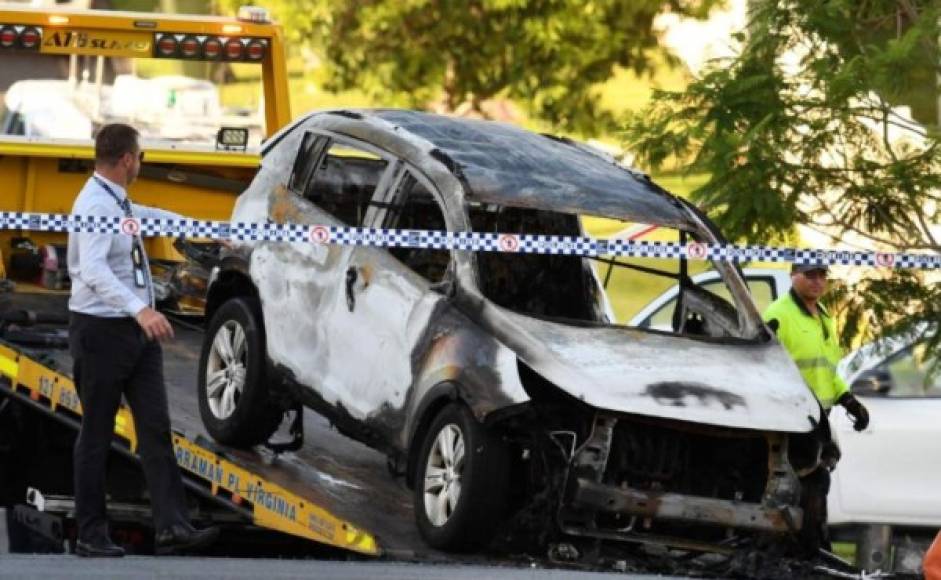 <br/>Según versión de testigos Hannah Baxter tuvo tiempo de saltar del coche gritando '¡me ha echado gasolina encima!', pero la mujer de 31 años murió en el hospital víctima de las quemaduras que sufrió.